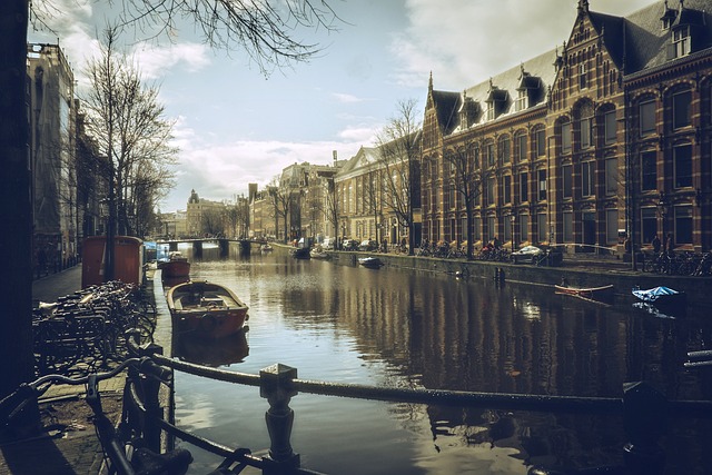 Ontdekken en verkennen: een reis door amsterdam met amsterdamtourguide.nl